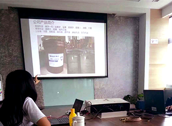 從營銷的角度講，網(wǎng)絡上生產(chǎn)者和消費者一對一的互動溝通，使生產(chǎn)者更快地了解消費者的要求、愿望及改進意見，將工業(yè)時代大規(guī)模生產(chǎn)、大規(guī)模數(shù)據(jù)營銷改進為小群體甚至個體營銷，為消費者提供了極大的滿足，迎合了現(xiàn)代拓客營銷理念